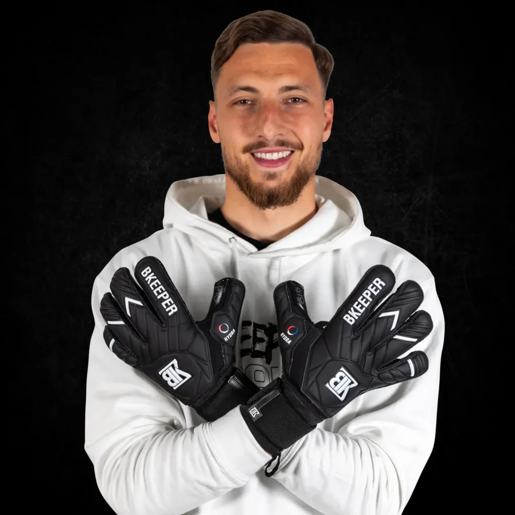 Hydra Black goalkeeper gloves 3